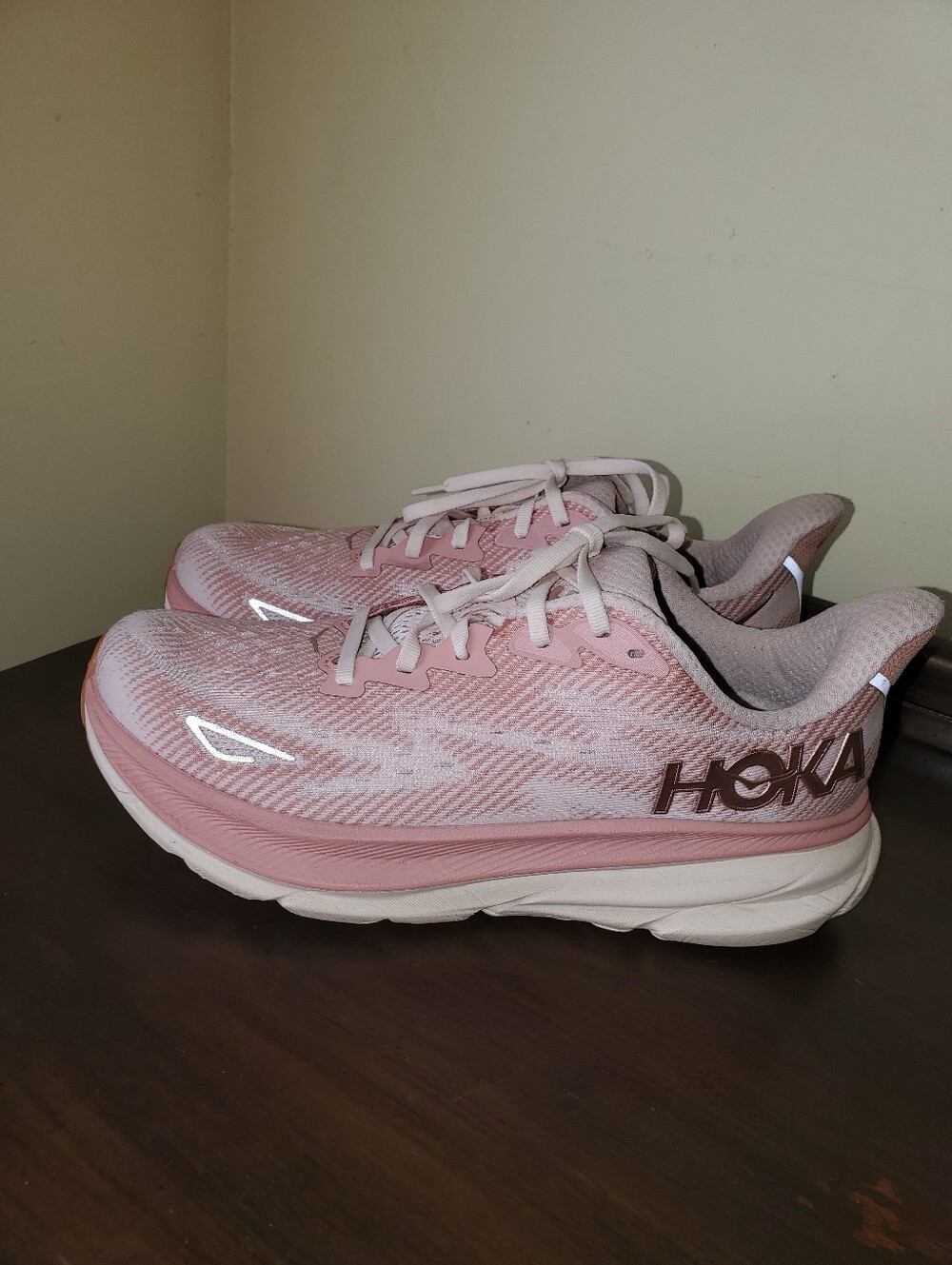 Hoka Clifton 9 Sandstorm Athletic Shoes Sz 9.5 - Picture 2 of 7